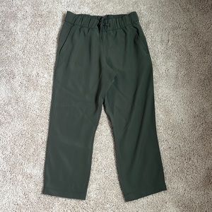 lululemon dark green woven pant (cropped)